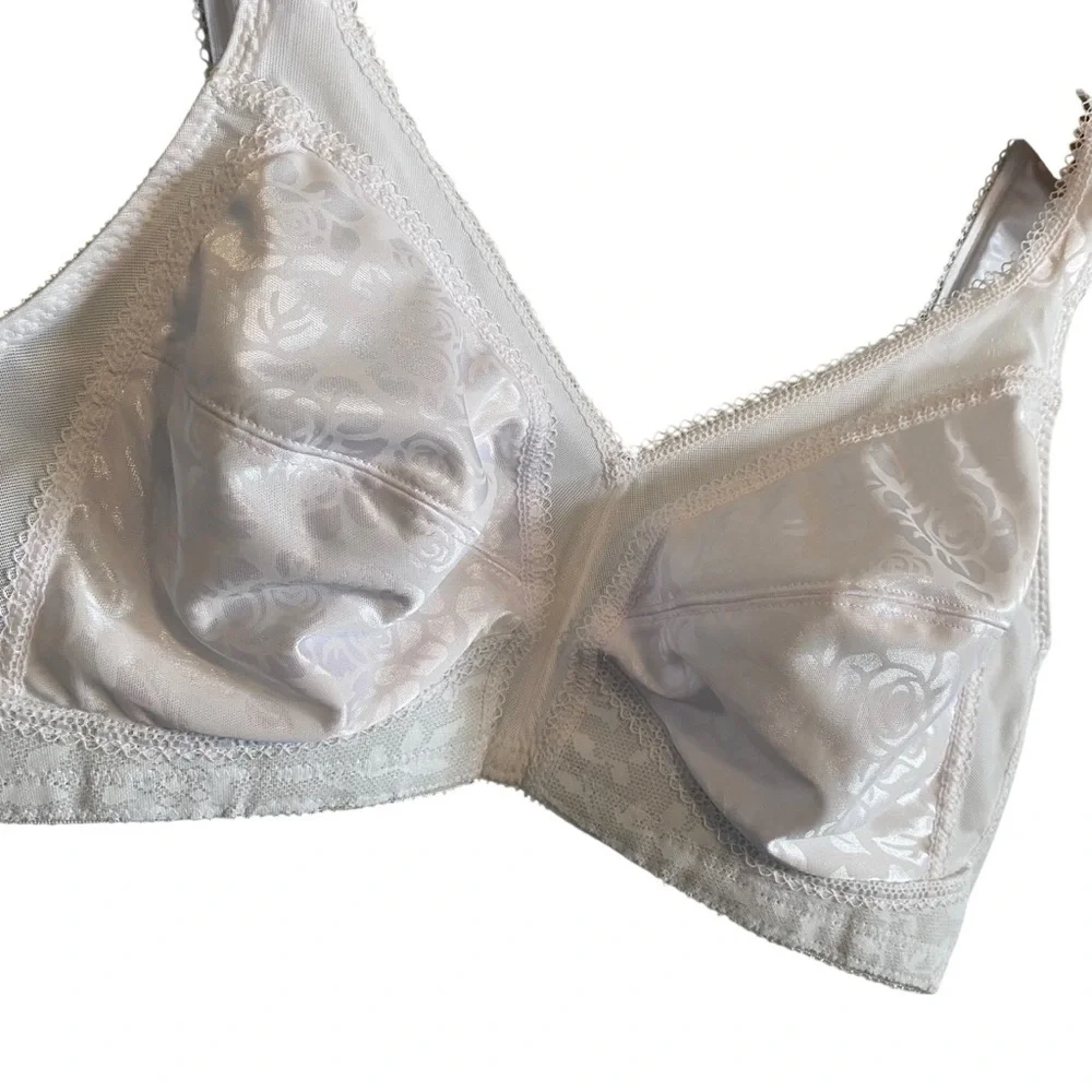 Playtex Bundle of Two Wireless 18 Hour Comfort Strap Bras Size 42B